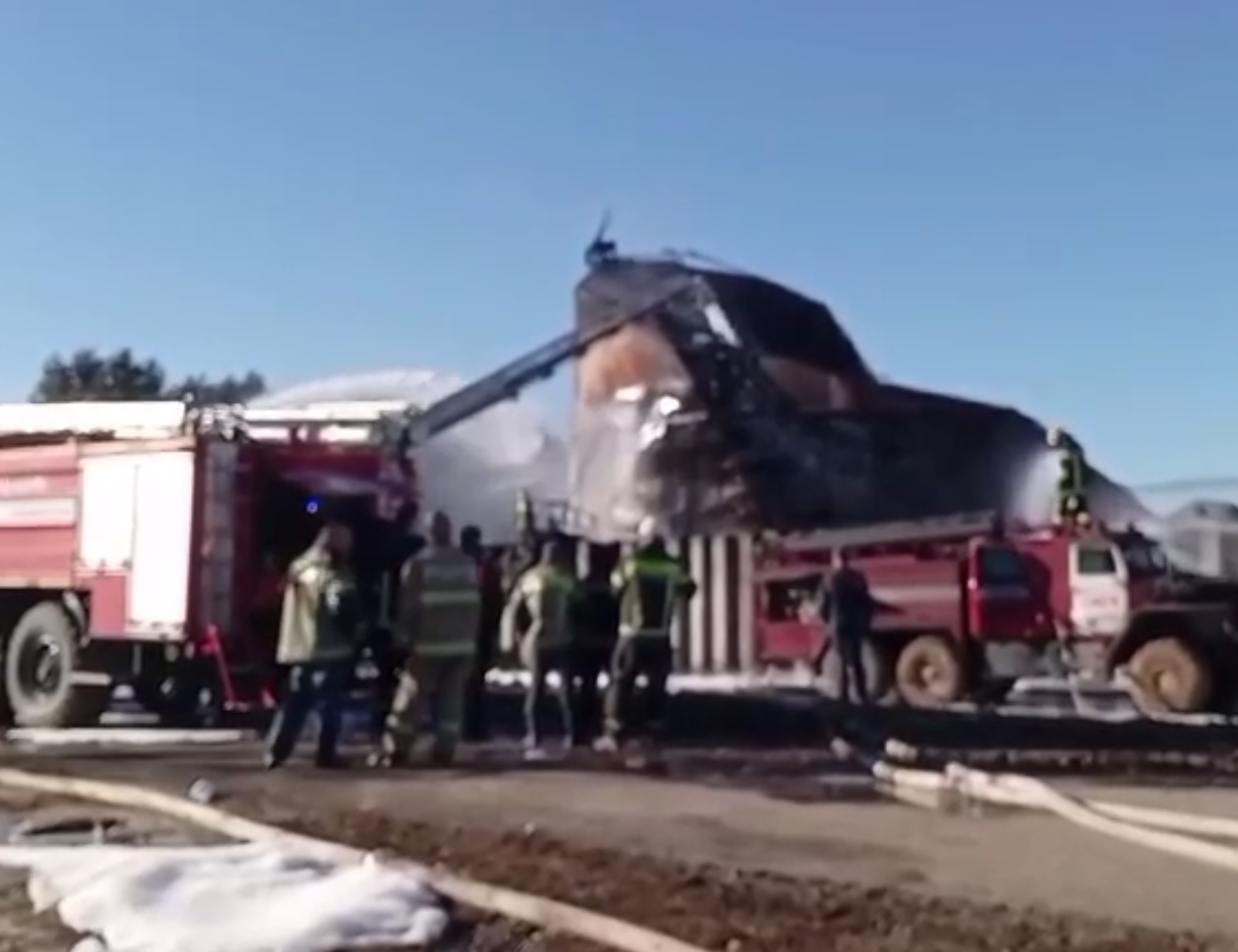 Трое суток не могли потушить пожар после вражеской атаки на Азов