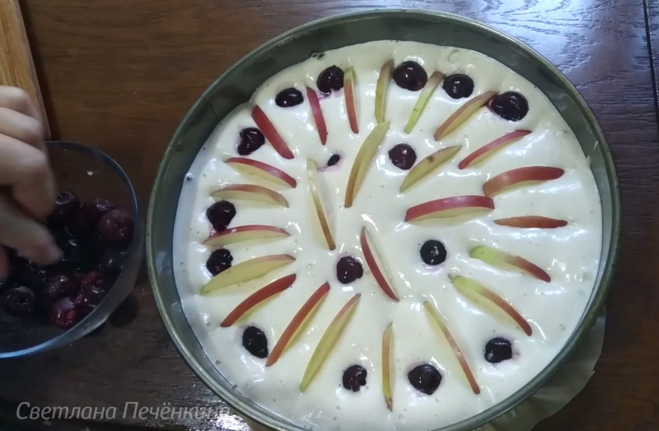 Готовим вкусно со Светланой. Шарлотка с яблоком и черешней | 18.06.2024 |  Ростов-на-Дону - БезФормата